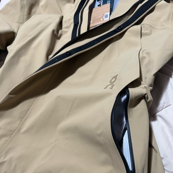 Women’s On-running Parka - Picture 8 of 10